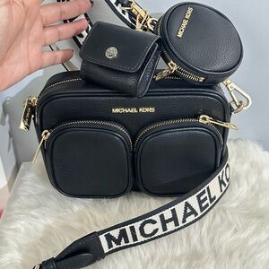 ❤️ Michael Kors Black Multi-Pocket Crossbody Set